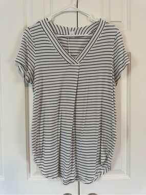 Old Navy Luxe Striped V-Neck Short Sleeve Top